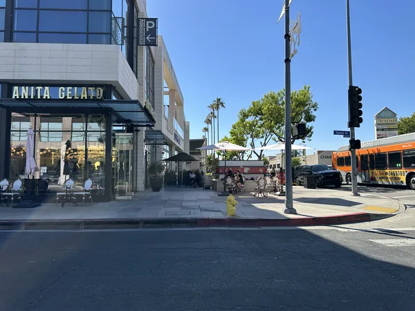 Ventura Boulevard pedestrian district, Tarzana CA