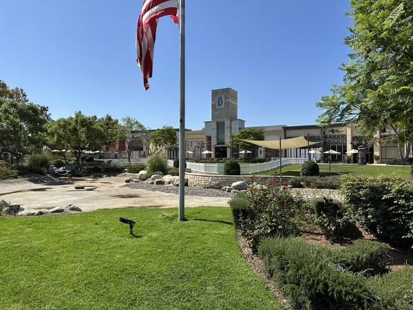 The Lakes at Thousand Oaks waterfront, Thousand Oaks CA